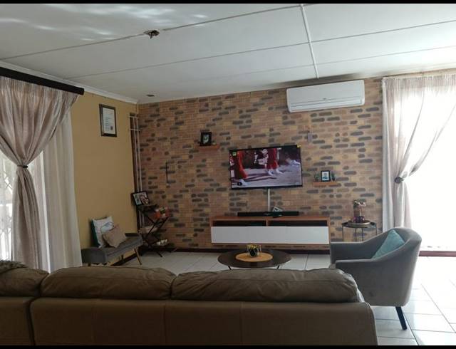 3 BEDROOM HOUSE FOR SALE IN WOODHAVEN